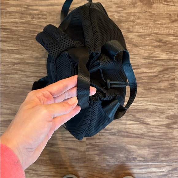 Shade and shore black mesh drawstring backpack - beach bag - pool pack - Picture 2 of 4